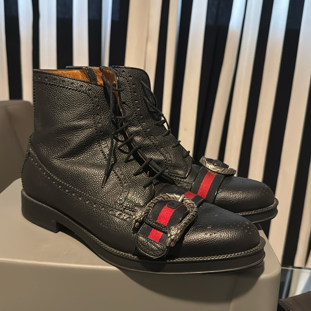 GUCCI, Black leather boots with side zipper, buckle on top Gucci dragon, size 9
